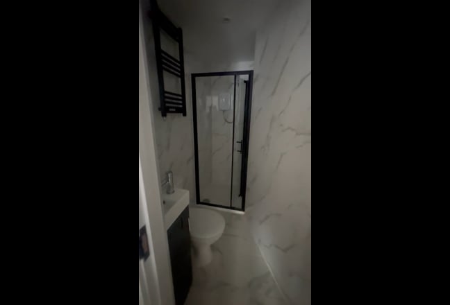 Self Contained Studio in Harrow 🏡🚪 Main Photo