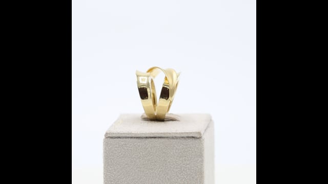 Anel em ouro amarelo com 2 aros polidos e detalhe fosco