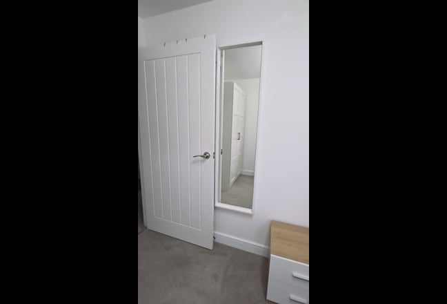 Modern Home – Ideal for a Professional Main Photo