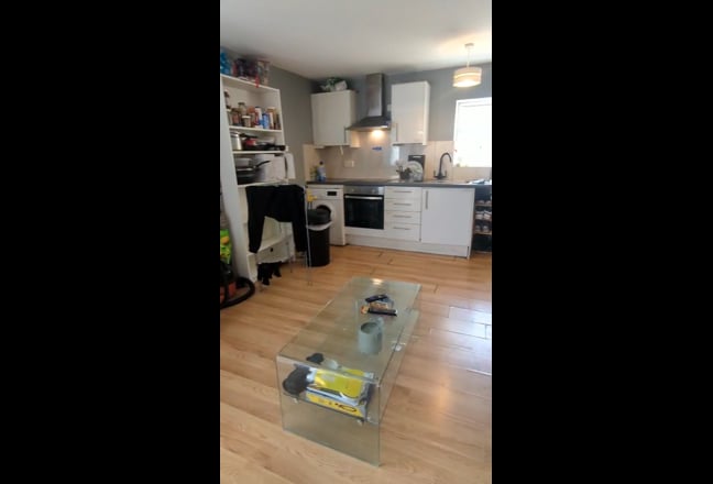 Furnished double en-suite room in 2bed. Mill road Main Photo