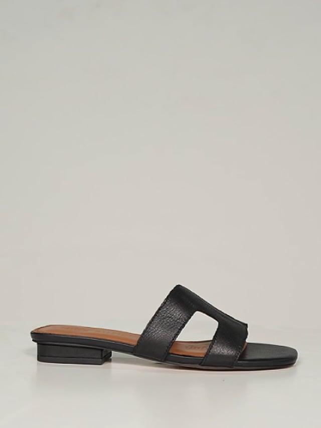 LINDA / Black