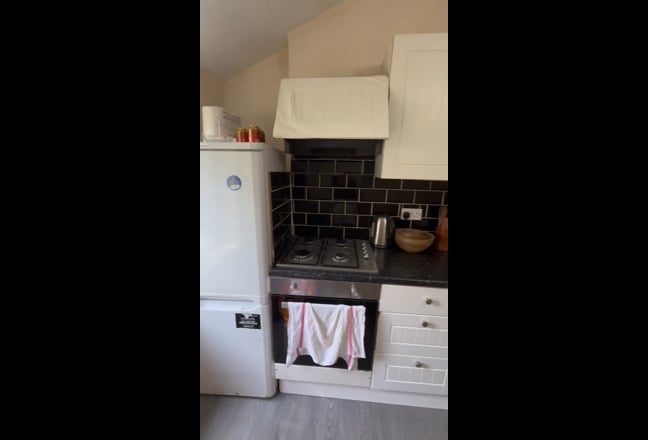 Bright 1-Bedroom Flat with Home Office Room  Main Photo