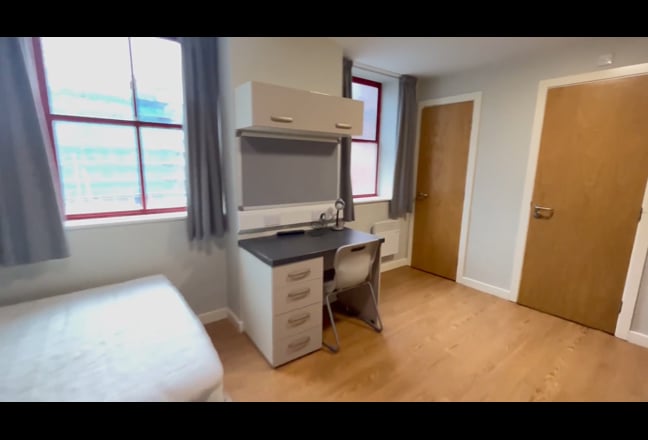 Spacious/Affordable Studio (NG1) – Bills Included! Main Photo