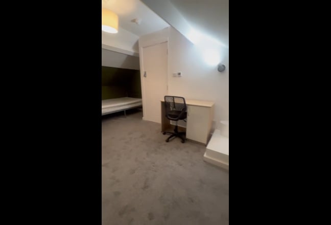 LARGE Double room with En-suite  Main Photo