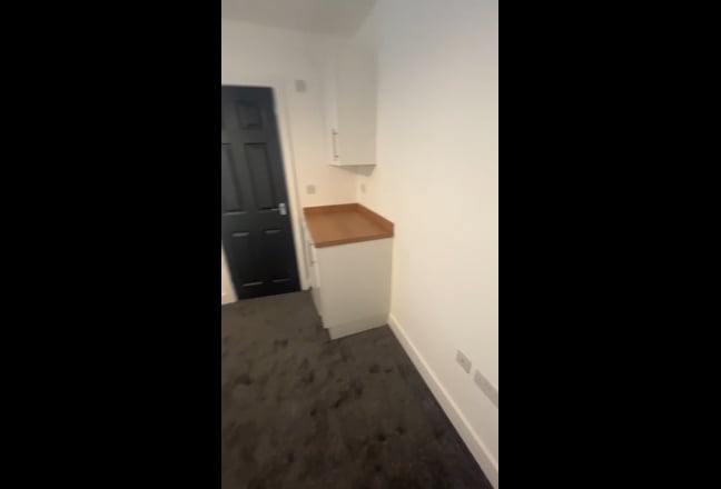 Modern Ensuite Room - DN5 9Sd Main Photo