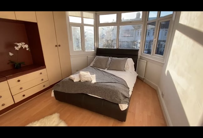 Cozy Double Room in Willesden Green –  Main Photo