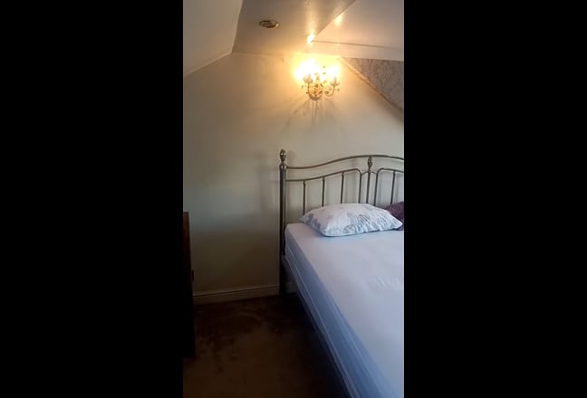 Spacious double bedroom  Main Photo