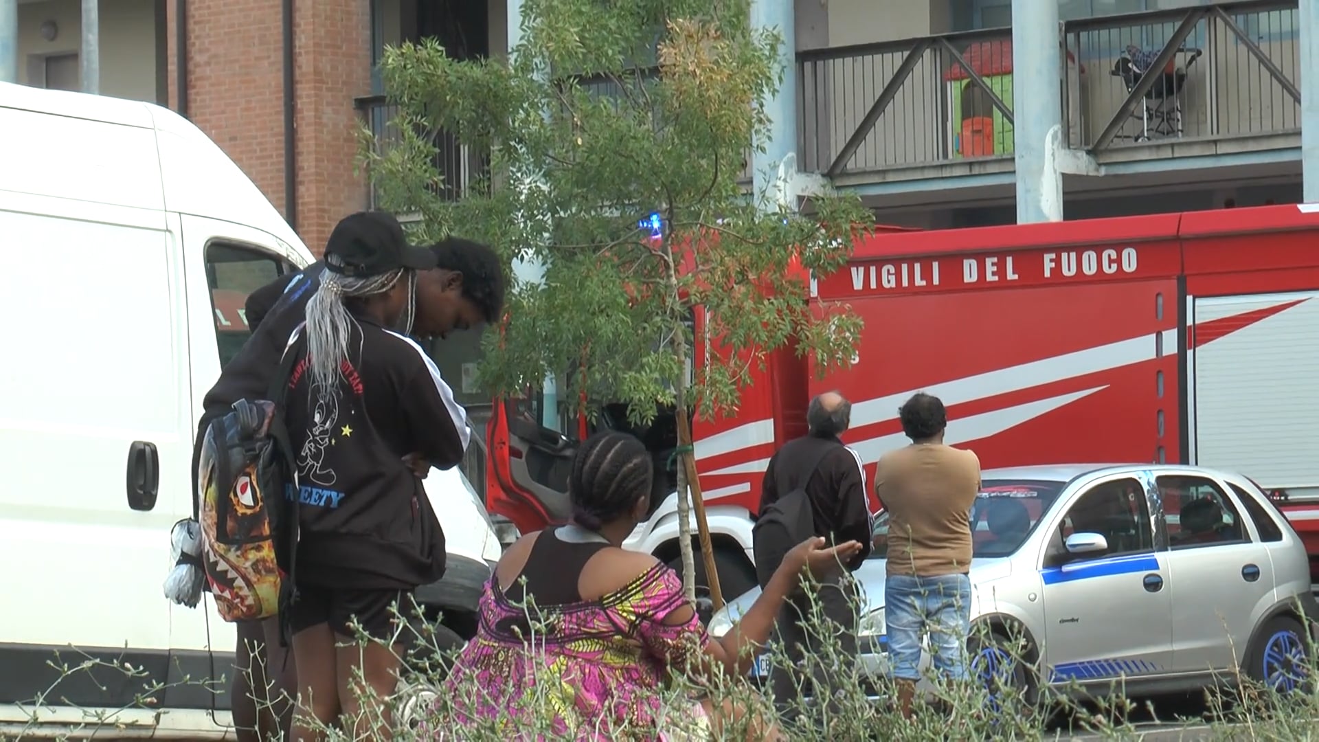 Incendio in via Beverara, evacuata una intera palazzina