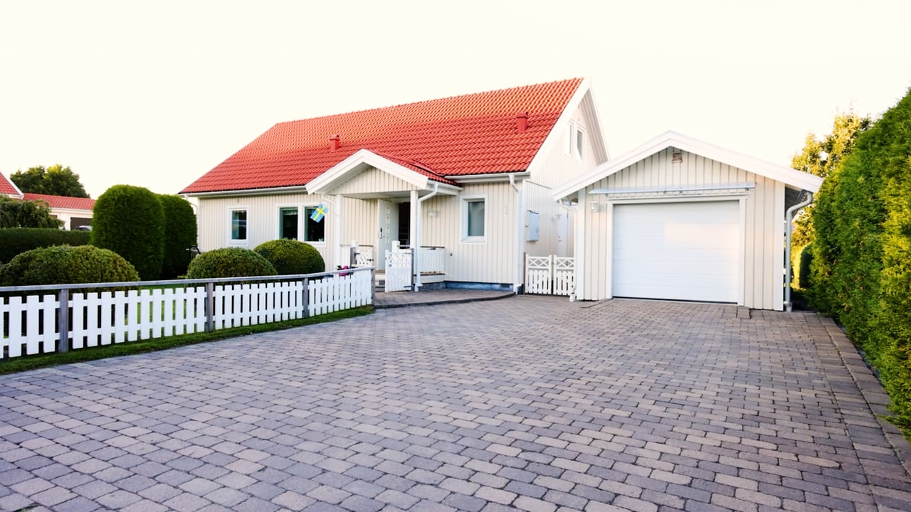 7 rum Villa på Lilla Hamburgvägen 1 Stora Höga Stenungsunds kommun - video