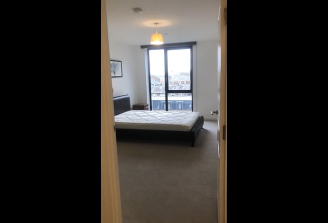 One Modern En-suite/Double Room, Canary Wharf   Main Photo