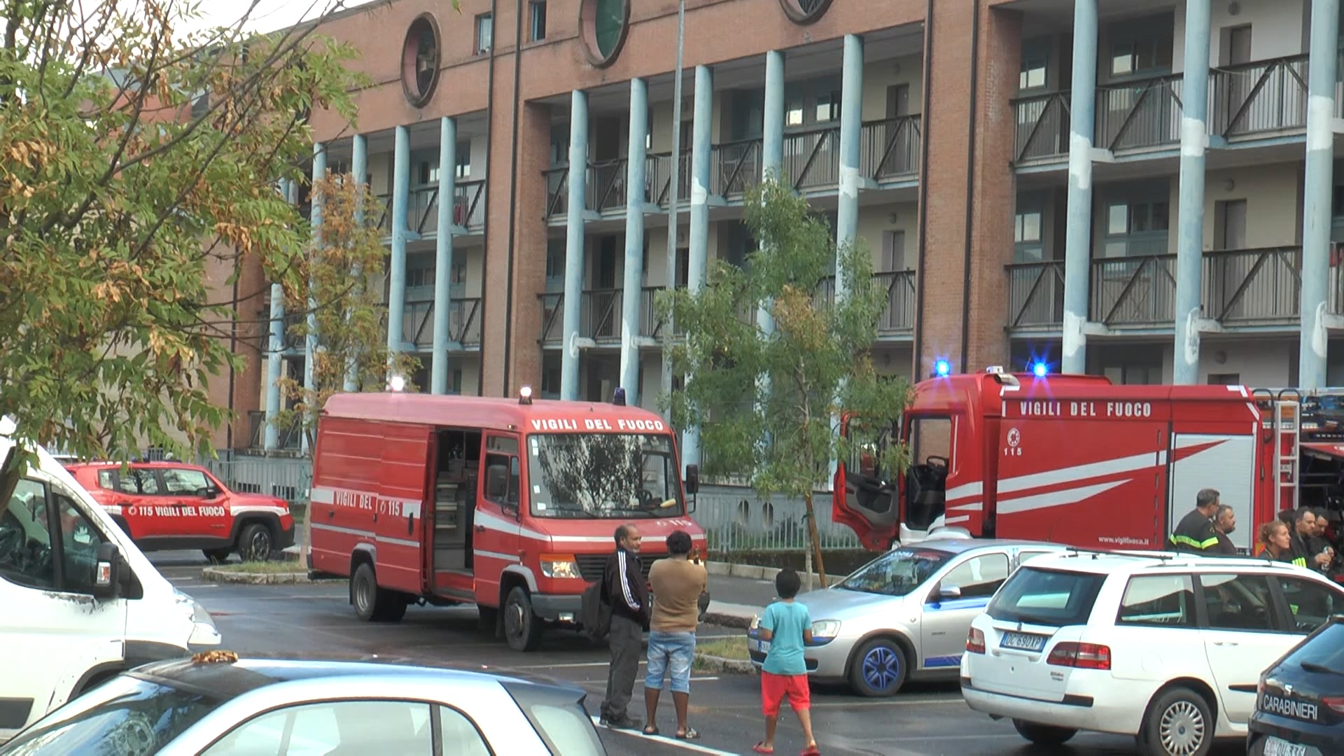 Incendio di via della Beverara, Acer replica ai residenti: “Gli interventi li facciamo ma non durano”