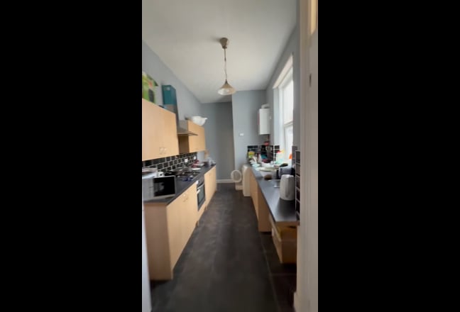 1 bedroom available in a 2 bedroom flat Main Photo