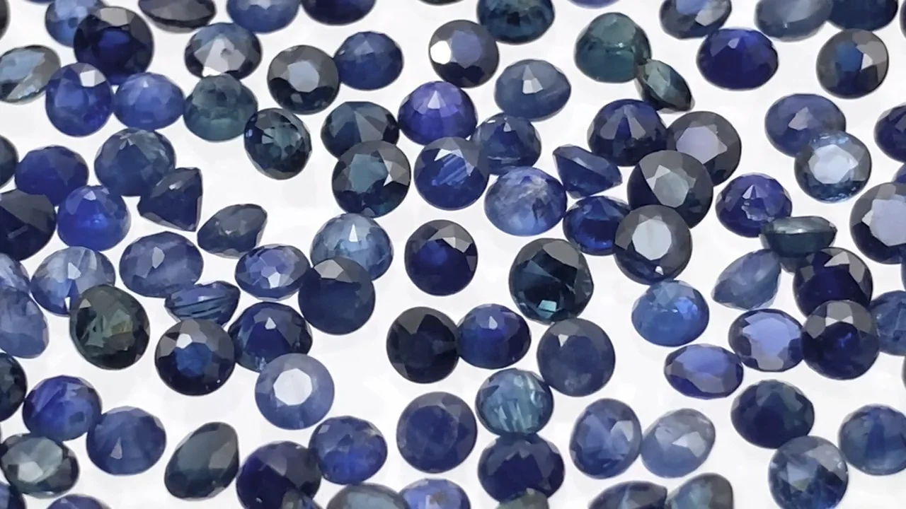 タイ・カンチャナブリ産サファイア ラウンドファセットカット3×3mm 3粒