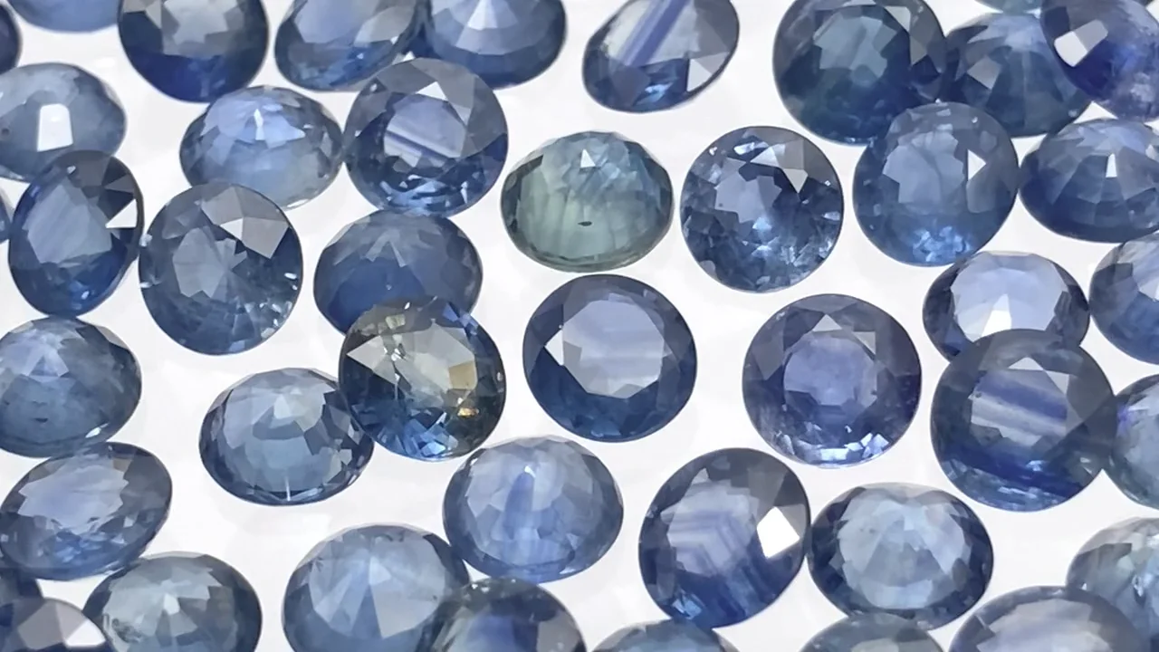 タイ・カンチャナブリ産サファイア ラウンドファセットカット5×5mm