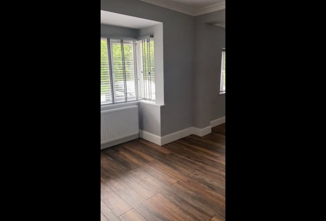 Huge en-suite bedroom to rent Main Photo