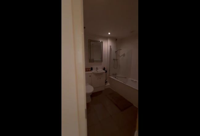 Large Double Room – 4 Mins Walk from Rayners Lane  Main Photo