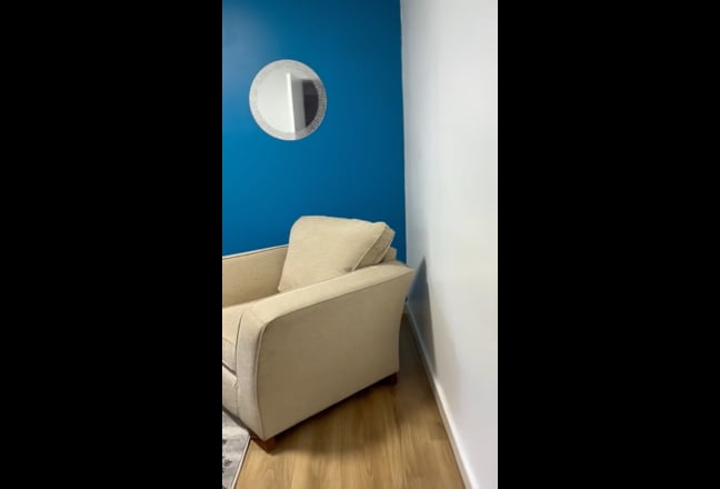 One bedroom in a shared apartment for female Main Photo