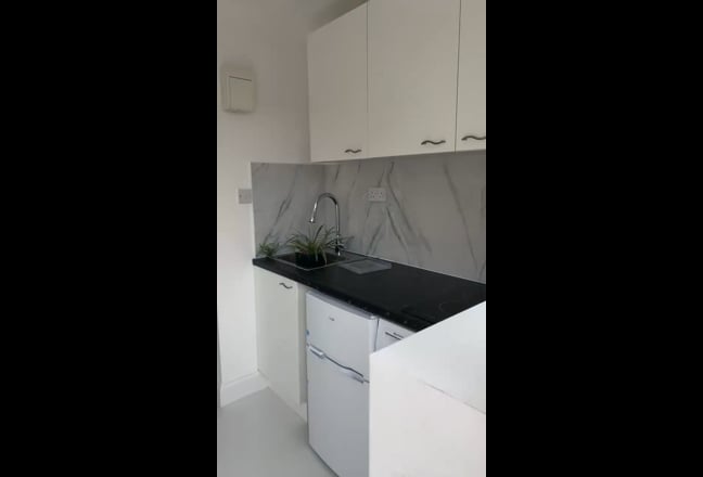 New studio flat near harrow Main Photo