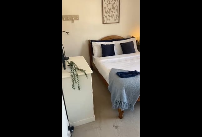 Double Room for Royal Holloway Female Student Main Photo