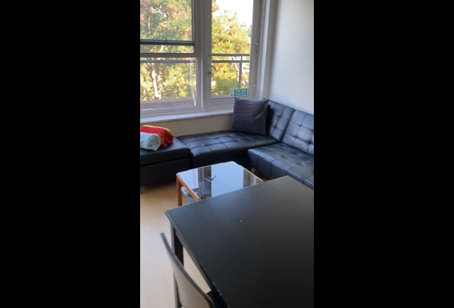 2 rooms less then 10 minutes to central by tube Main Photo
