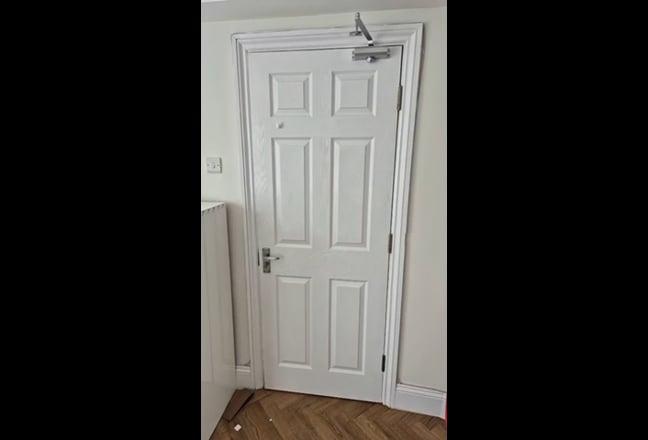 En-suite  room inclusive of bills available Main Photo