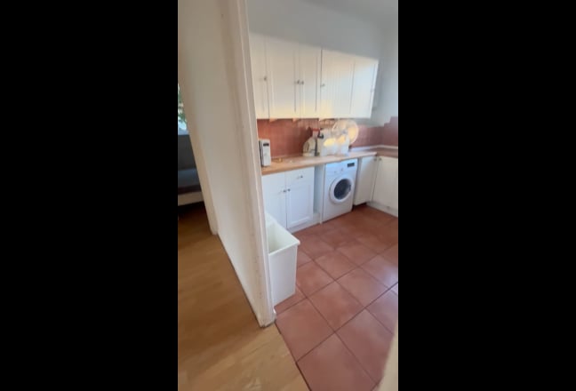 Great 4 bed flat in Vauxhall Nine Elms  SW8!  Main Photo