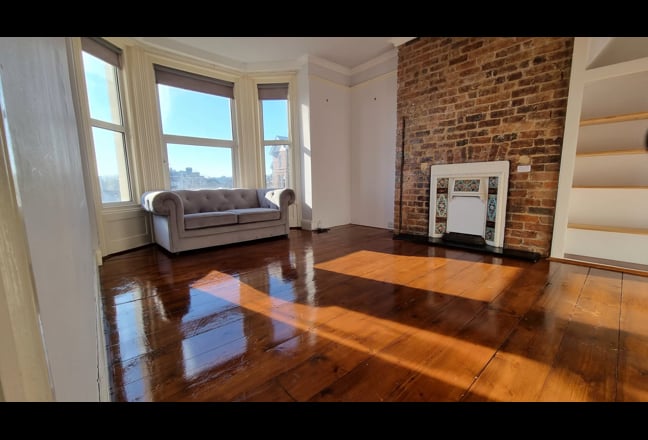 Whole flat. Large 2 bedroom near station Main Photo