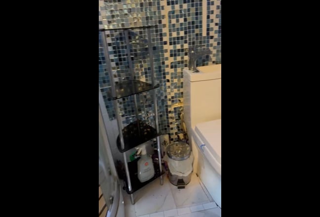 Cosy and spacious self contained room for rent  Main Photo