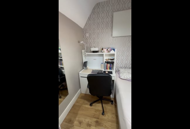 Room Available in 3-Bed Flatshare - All Females! Main Photo