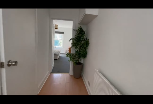 Very Convenient 2 - 3 Bedroom Flat  Main Photo