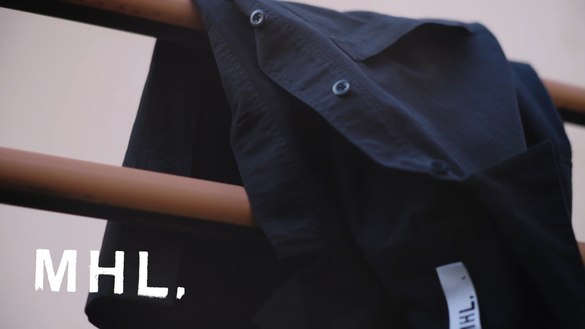 美品 MHL. 製品染め BDシャツ ネイビー マーガレットハウエル GARMENT DYE COTTON SHIRTING SHIRT | MARGARET HOWELL