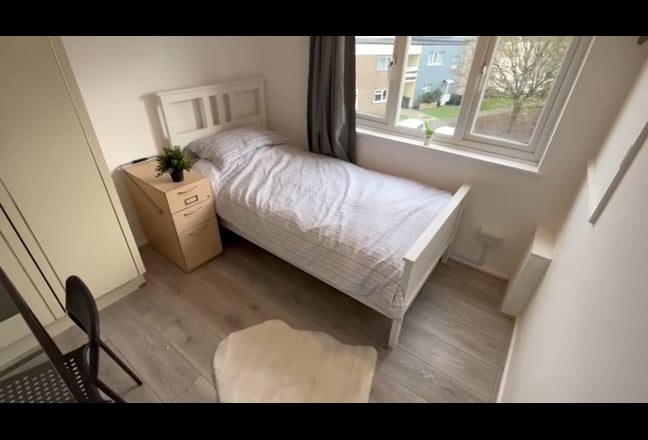 Modern Double Room in Social Basildon House – Main Photo