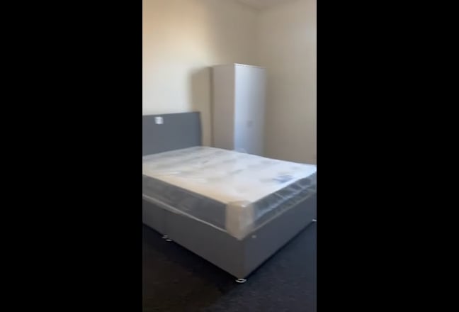 One  spacious double room  -L6 7UH Main Photo