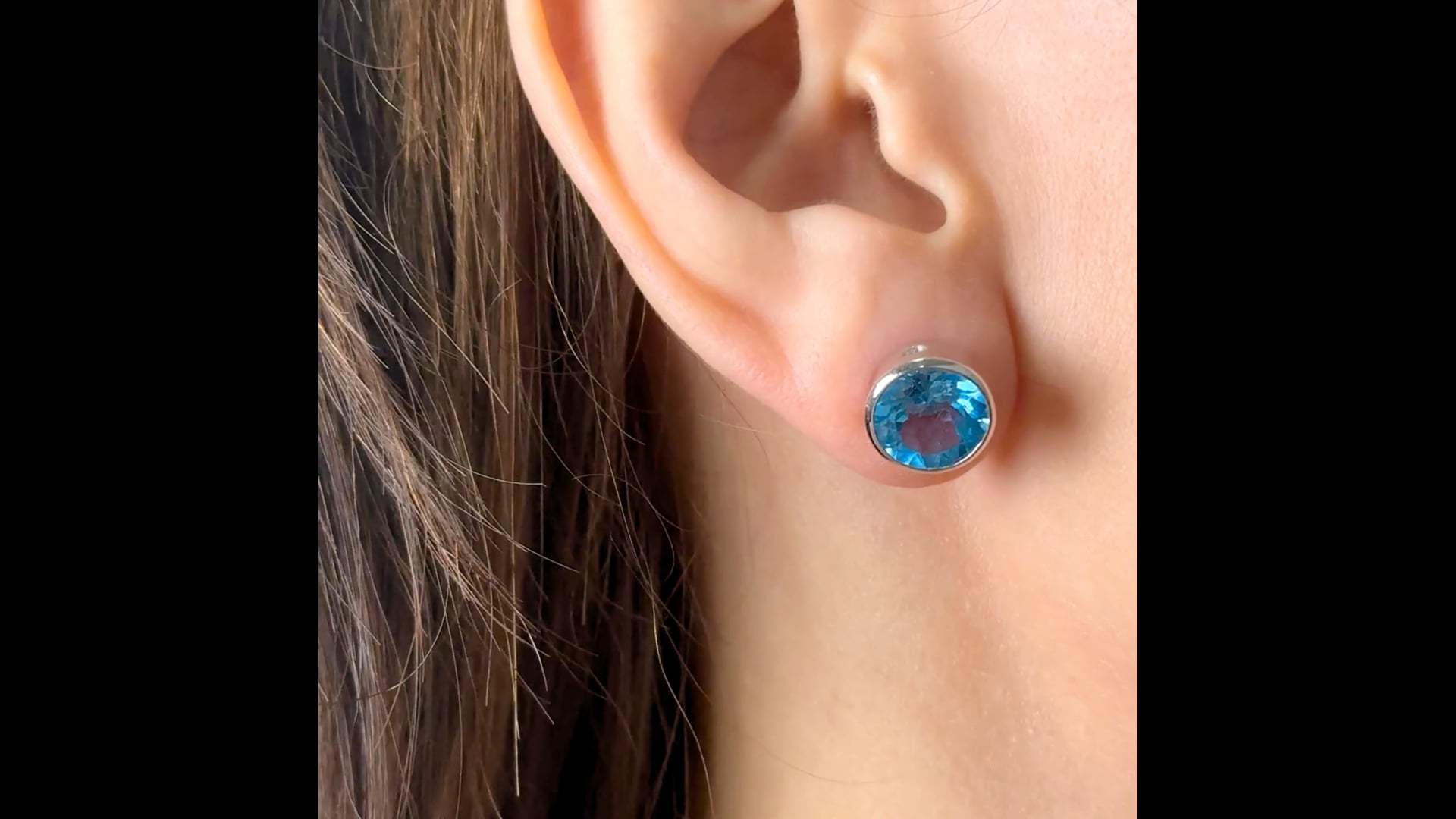 Solitario vintage in oro giallo 9K con topazio blu trattato (0.40ct ca