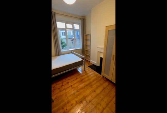 Good size double room for rent Old Kent Road, Main Photo