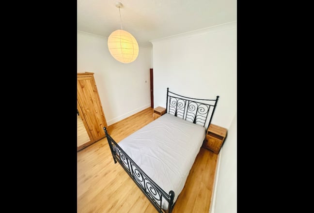 A stunning 1 bedroom flat with a sea view Main Photo