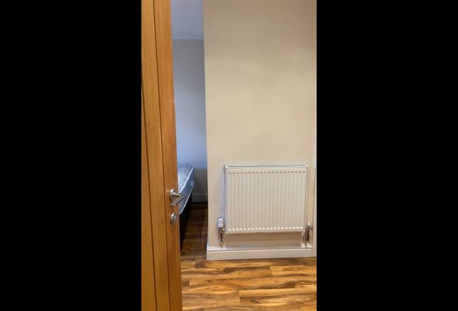Fantastic ensuite rooms available Woodhouse area Main Photo