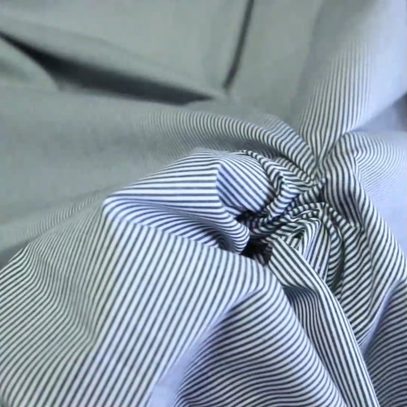Vidéo: Popeline 100% coton - Rayure fine bleu marine et blanc