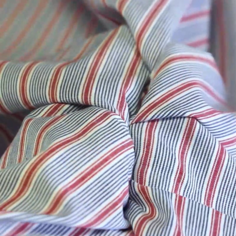 Vidéo: Popeline 100% coton - Rayure épaisseur variable bleu rouge blanc