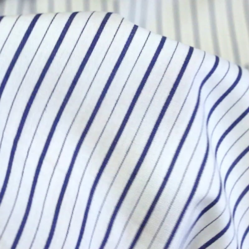 Vidéo: Popeline 100% coton - Rayure alternée bleu
