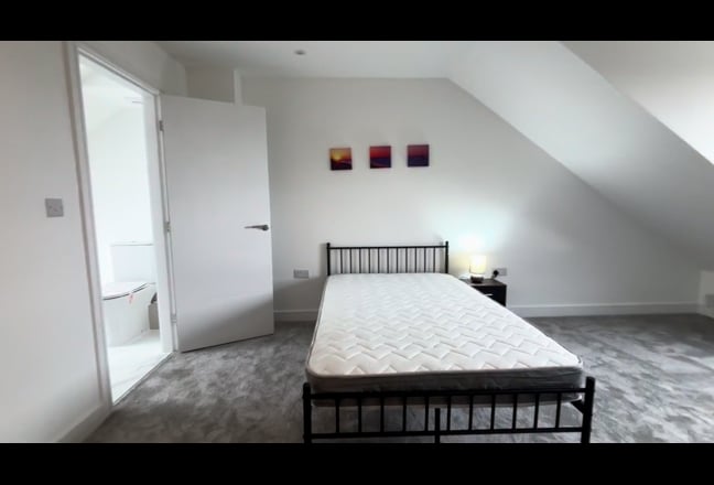 Newly Refurbished, High Quality Rooms in Oldham Main Photo
