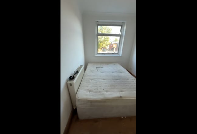 Single/Double Room Available in Maryland E15 Main Photo