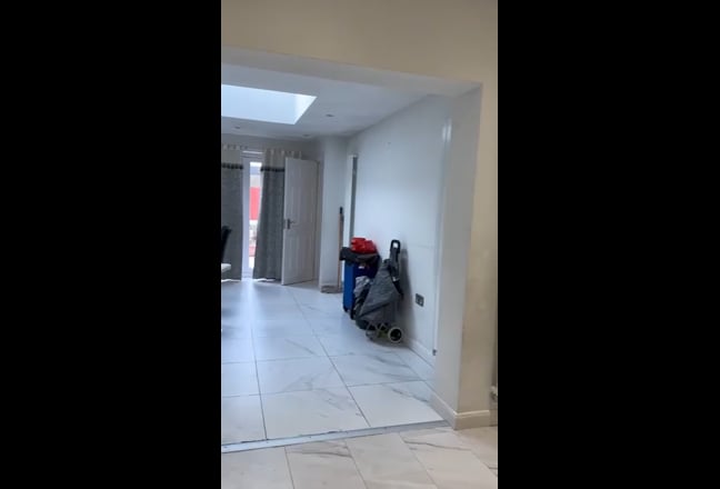 Neet and Clean Single room with Washroom. Main Photo