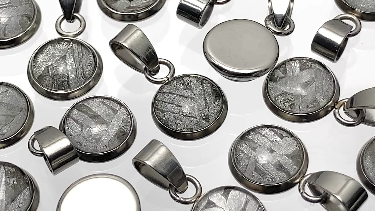 メテオライト（アルタイ隕石） ラウンド型ペンダントトップ9.5×9.5mm 1