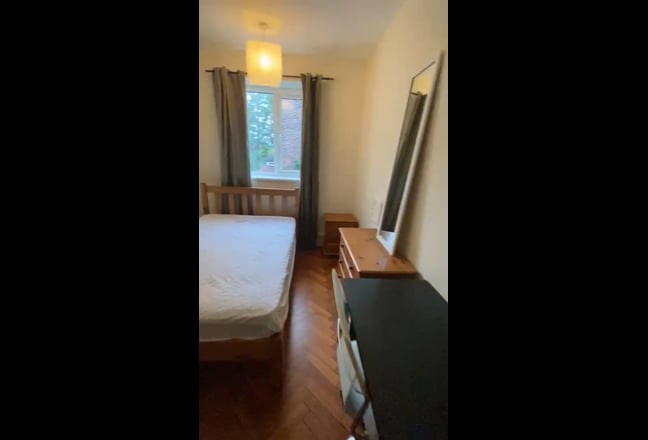Double Room Available in Friendly London Flat Main Photo
