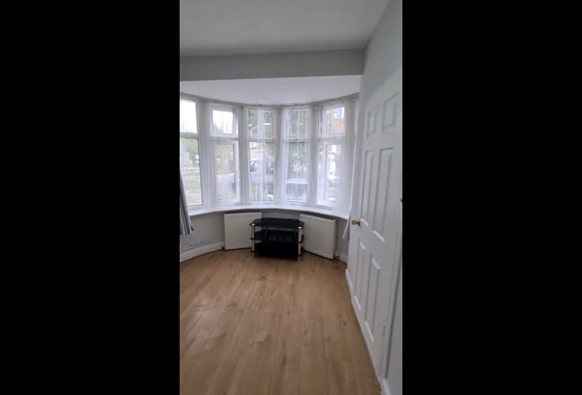 Sudbury, Large Room + Ensuite (Bills Incl.) Main Photo