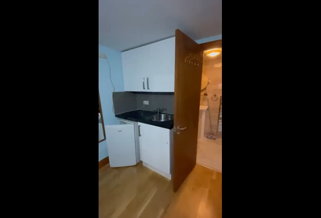 Nice Studio Apartment tolworth Main Photo