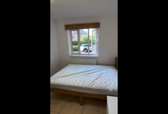 Large Newly Furnished Student House Main Photo