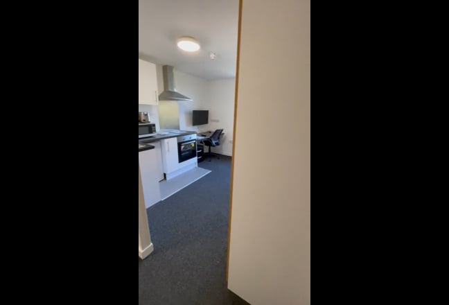 Studio all bills Inc-3 mins to UoL Main Photo