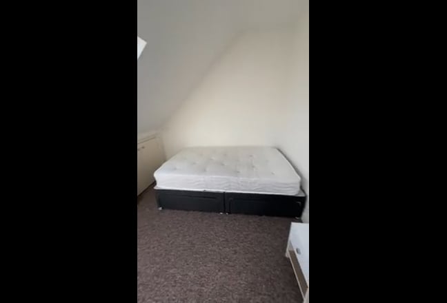 Double Room Available in GU1 Main Photo